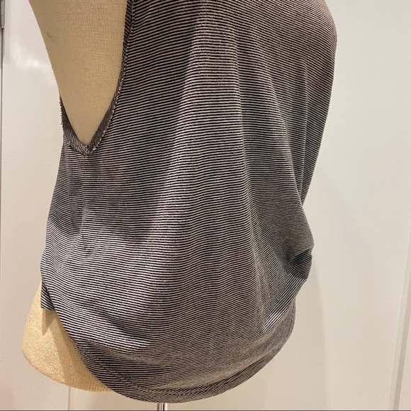 Blanc de blanc Ombré Tank - Picture 4 of 11